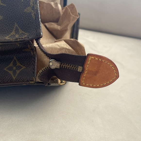 Vintage Louis Vuitton Toiletry Bag (1980s) - Picture 6 of 11